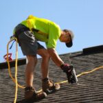 Undgå dyre skader – 5 fordele ved professionel tagrensning